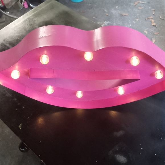 Light up Lips - Picture 2 of 6